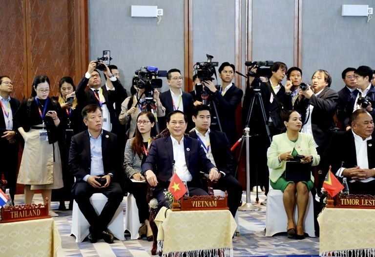 <a title="Báo Quân đội nhân dân | Tin tức quân đội, quốc phòng | Bảo vệ Tổ quốc" style="text-align:center;" href="https://www.qdnd.vn"><img src="https://file3.qdnd.vn/data/images/0/2021/08/11/linh/bannerv2.png" class="vllogo"></a>