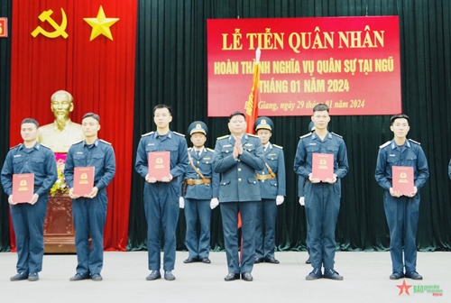 Sư đoàn Phòng không 365 tiễn quân nhân hoàn thành nghĩa vụ quân sự năm 2024