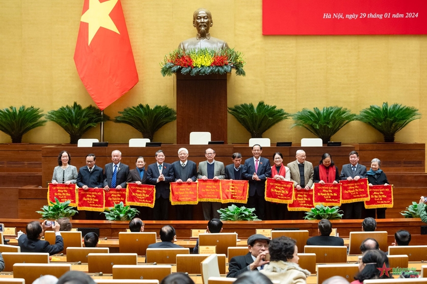 <a title="Báo Quân đội nhân dân | Tin tức quân đội, quốc phòng | Bảo vệ Tổ quốc" style="text-align:center;" href="https://www.qdnd.vn"><img src="https://file3.qdnd.vn/data/images/0/2021/08/11/linh/bannerv2.png" class="vllogo"></a>