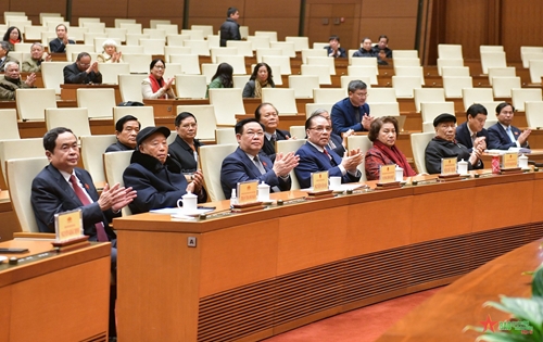 Chủ tịch Quốc hội Vương Đình Huệ dự gặp mặt các đồng chí nguyên lãnh đạo Quốc hội