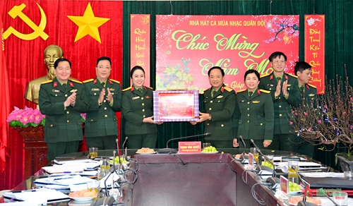 Thượng tướng Trịnh Văn Quyết thăm, chúc Tết các nhà hát Quân đội