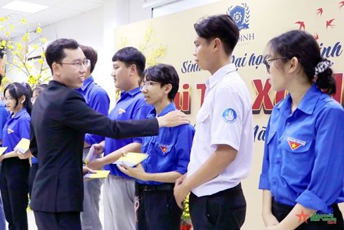 TP Hồ Chí Minh chăm lo, sẻ chia thiết thực với sinh viên dịp Tết