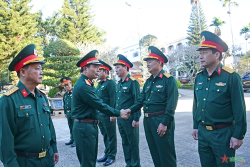 Trung tướng Nguyễn Doãn Anh kiểm tra, chúc Tết tại Bộ Chỉ huy Quân sự tỉnh Gia Lai và Binh đoàn 15