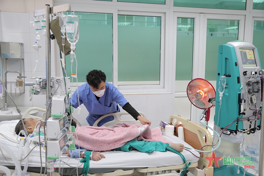 <a title="Báo Quân đội nhân dân | Tin tức quân đội, quốc phòng | Bảo vệ Tổ quốc" style="text-align:center;" href="https://www.qdnd.vn"><img src="https://file3.qdnd.vn/data/images/0/2021/08/11/linh/bannerv2.png" class="vllogo"></a>