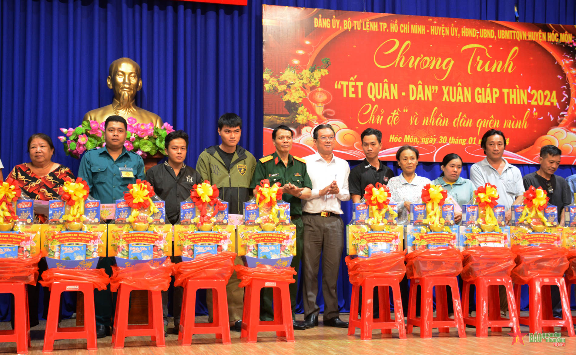 Bộ tư lệnh TP Hồ Chí Minh: Gần 3 tỷ đồng tặng người nghèo trong chương trình “Tết quân-dân” 2024