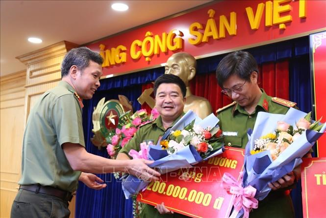 Khen thưởng lực lượng phá chuyên án ma túy lớn, thu giữ 64kg ma túy