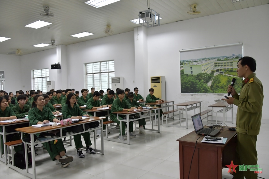 <a title="Báo Quân đội nhân dân | Tin tức quân đội, quốc phòng | Bảo vệ Tổ quốc" style="text-align:center;" href="https://www.qdnd.vn"><img src="https://file3.qdnd.vn/data/images/0/2021/08/11/linh/bannerv2.png" class="vllogo"></a>