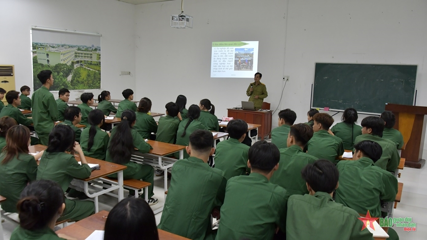 <a title="Báo Quân đội nhân dân | Tin tức quân đội, quốc phòng | Bảo vệ Tổ quốc" style="text-align:center;" href="https://www.qdnd.vn"><img src="https://file3.qdnd.vn/data/images/0/2021/08/11/linh/bannerv2.png" class="vllogo"></a>