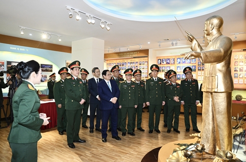 Thủ tướng Phạm Minh Chính thăm, chúc Tết tại trường Đại học Văn hóa Nghệ thuật Quân đội