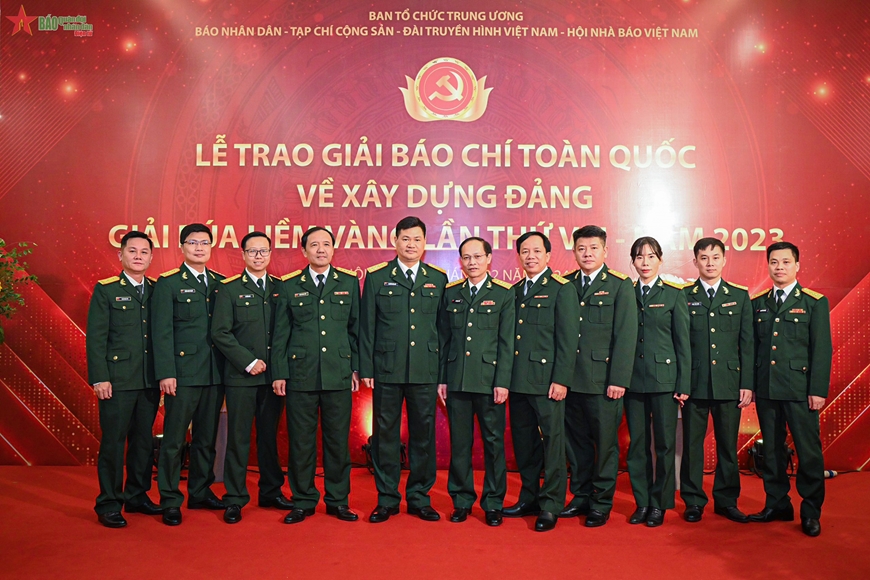 <a title="Báo Quân đội nhân dân | Tin tức quân đội, quốc phòng | Bảo vệ Tổ quốc" style="text-align:center;" href="https://www.qdnd.vn"><img src="https://file3.qdnd.vn/data/images/0/2021/08/11/linh/bannerv2.png" class="vllogo"></a>