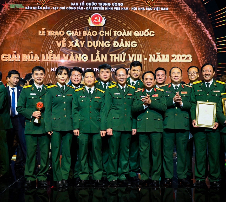 <a title="Báo Quân đội nhân dân | Tin tức quân đội, quốc phòng | Bảo vệ Tổ quốc" style="text-align:center;" href="https://www.qdnd.vn"><img src="https://file3.qdnd.vn/data/images/0/2021/08/11/linh/bannerv2.png" class="vllogo"></a>