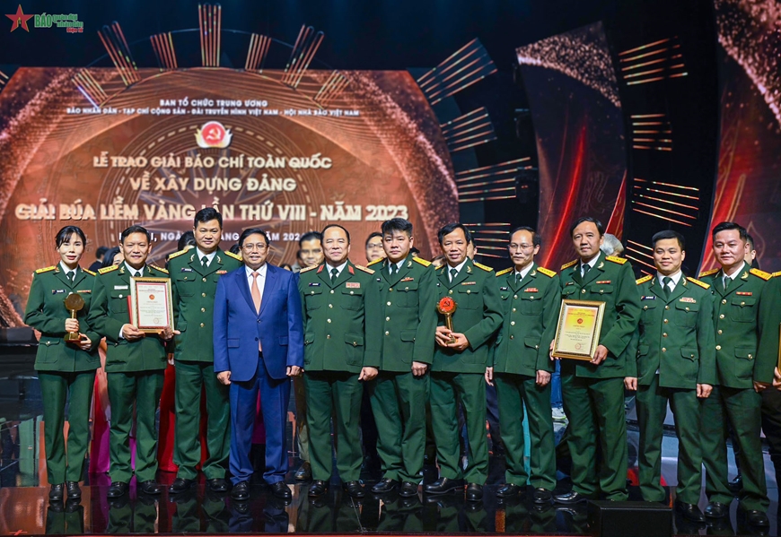 <a title="Báo Quân đội nhân dân | Tin tức quân đội, quốc phòng | Bảo vệ Tổ quốc" style="text-align:center;" href="https://www.qdnd.vn"><img src="https://file3.qdnd.vn/data/images/0/2021/08/11/linh/bannerv2.png" class="vllogo"></a>