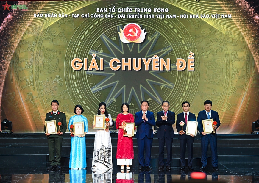 <a title="Báo Quân đội nhân dân | Tin tức quân đội, quốc phòng | Bảo vệ Tổ quốc" style="text-align:center;" href="https://www.qdnd.vn"><img src="https://file3.qdnd.vn/data/images/0/2021/08/11/linh/bannerv2.png" class="vllogo"></a>
