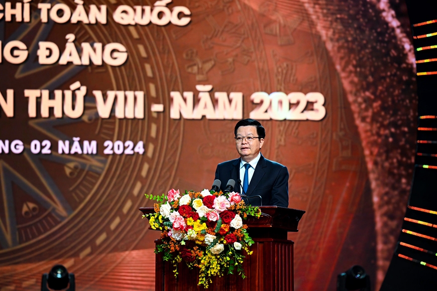 <a title="Báo Quân đội nhân dân | Tin tức quân đội, quốc phòng | Bảo vệ Tổ quốc" style="text-align:center;" href="https://www.qdnd.vn"><img src="https://file3.qdnd.vn/data/images/0/2021/08/11/linh/bannerv2.png" class="vllogo"></a>