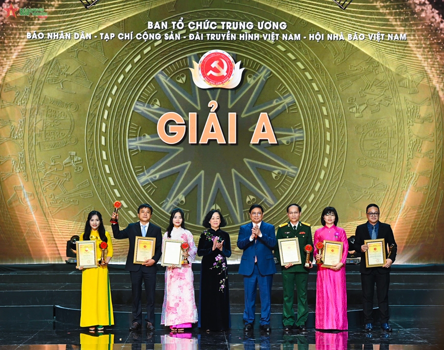<a title="Báo Quân đội nhân dân | Tin tức quân đội, quốc phòng | Bảo vệ Tổ quốc" style="text-align:center;" href="https://www.qdnd.vn"><img src="https://file3.qdnd.vn/data/images/0/2021/08/11/linh/bannerv2.png" class="vllogo"></a>