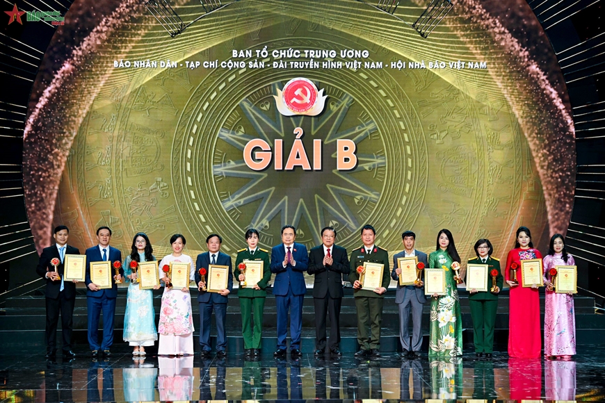 <a title="Báo Quân đội nhân dân | Tin tức quân đội, quốc phòng | Bảo vệ Tổ quốc" style="text-align:center;" href="https://www.qdnd.vn"><img src="https://file3.qdnd.vn/data/images/0/2021/08/11/linh/bannerv2.png" class="vllogo"></a>