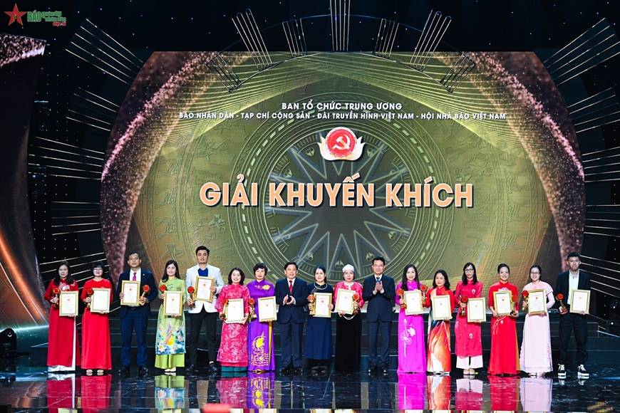 <a title="Báo Quân đội nhân dân | Tin tức quân đội, quốc phòng | Bảo vệ Tổ quốc" style="text-align:center;" href="https://www.qdnd.vn"><img src="https://file3.qdnd.vn/data/images/0/2021/08/11/linh/bannerv2.png" class="vllogo"></a>