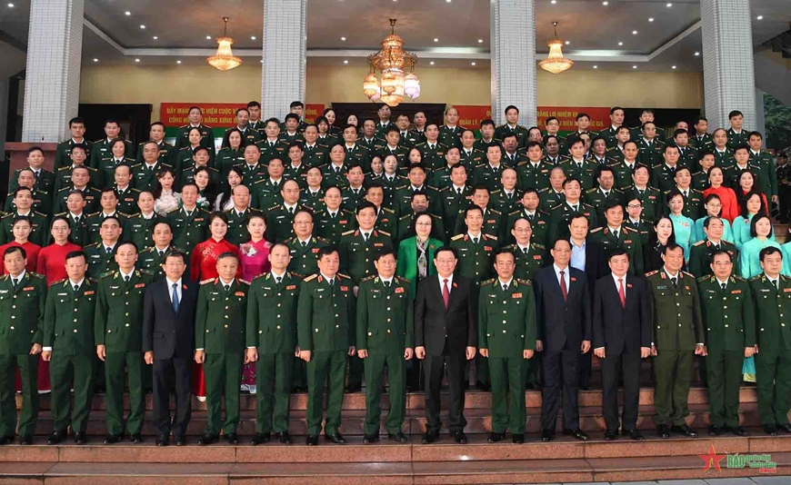 View - 	Chủ tịch Quốc hội Vương Đình Huệ chúc tết Bộ đội Biên phòng