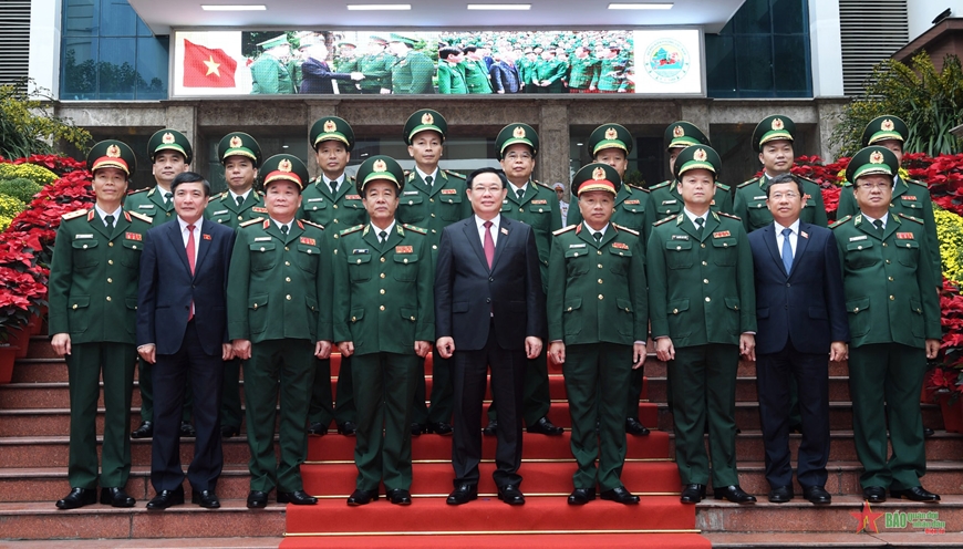 View - 	Chủ tịch Quốc hội Vương Đình Huệ chúc tết Bộ đội Biên phòng