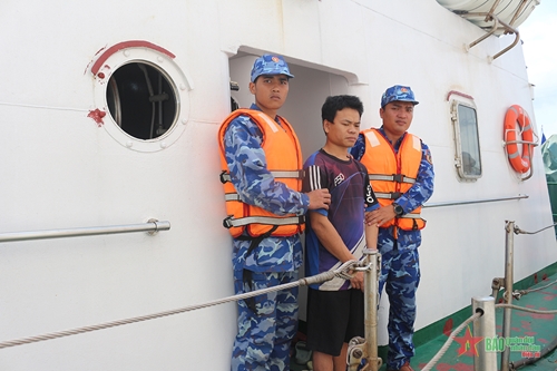 Bộ tư lệnh Vùng Cảnh sát biển 4 bắt giữ đối tượng truy nã trên biển