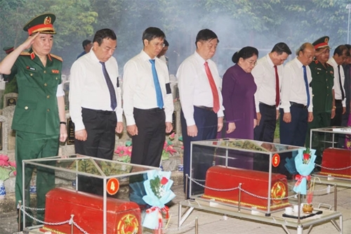 Trưởng Ban Tuyên giáo Trung ương Nguyễn Trọng Nghĩa dự Lễ truy điệu, an táng 125 hài cốt liệt sĩ tại Tây Ninh