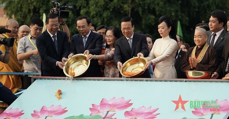 <a title="Báo Quân đội nhân dân | Tin tức quân đội, quốc phòng | Bảo vệ Tổ quốc" style="text-align:center;" href="https://www.qdnd.vn"><img src="https://file3.qdnd.vn/data/images/0/2021/08/11/linh/bannerv2.png" class="vllogo"></a>