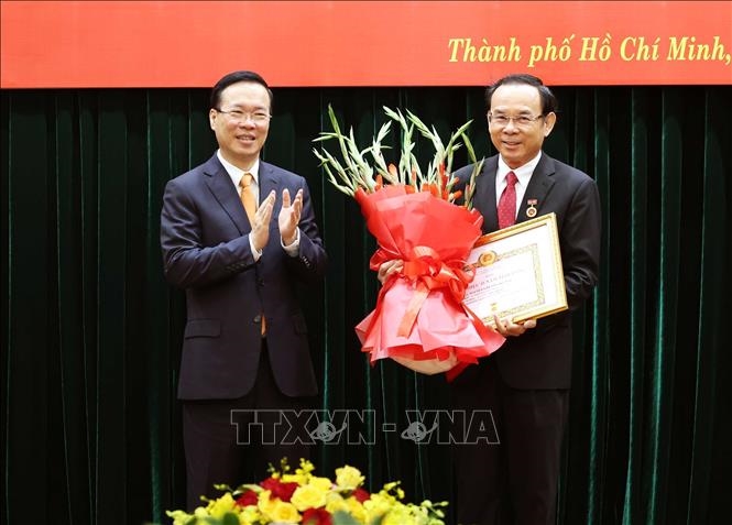 <a title="Báo Quân đội nhân dân | Tin tức quân đội, quốc phòng | Bảo vệ Tổ quốc" style="text-align:center;" href="https://www.qdnd.vn"><img src="https://file3.qdnd.vn/data/images/0/2021/08/11/linh/bannerv2.png" class="vllogo"></a>
