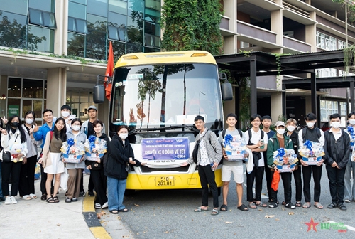 Trường Đại học Quốc tế Miền Đông tổ chức “Chuyến xe 0 đồng” đưa sinh viên về quê đón Tết