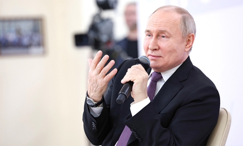Tổng thống Vladimir Putin khẳng định vũ khí Nga hiệu quả hơn vũ khí NATO