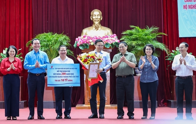<a title="Báo Quân đội nhân dân | Tin tức quân đội, quốc phòng | Bảo vệ Tổ quốc" style="text-align:center;" href="https://www.qdnd.vn"><img src="https://file3.qdnd.vn/data/images/0/2021/08/11/linh/bannerv2.png" class="vllogo"></a>