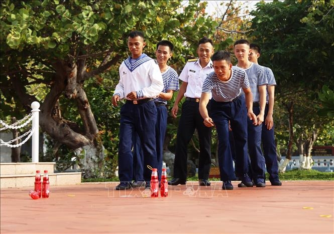 <a title="Báo Quân đội nhân dân | Tin tức quân đội, quốc phòng | Bảo vệ Tổ quốc" style="text-align:center;" href="https://www.qdnd.vn"><img src="https://file3.qdnd.vn/data/images/0/2021/08/11/linh/bannerv2.png" class="vllogo"></a>