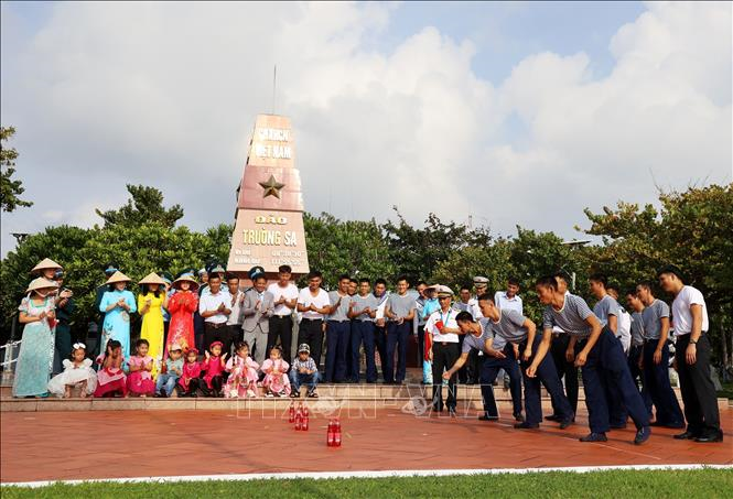 Nhiều hoạt động vui chơi, giải trí đầu xuân năm mới ở Trường Sa