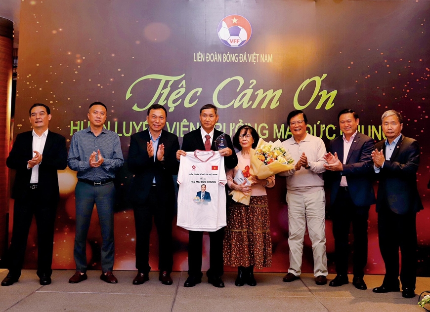 <a title="Báo Quân đội nhân dân | Tin tức quân đội, quốc phòng | Bảo vệ Tổ quốc" style="text-align:center;" href="https://www.qdnd.vn"><img src="https://file3.qdnd.vn/data/images/0/2021/08/11/linh/bannerv2.png" class="vllogo"></a>