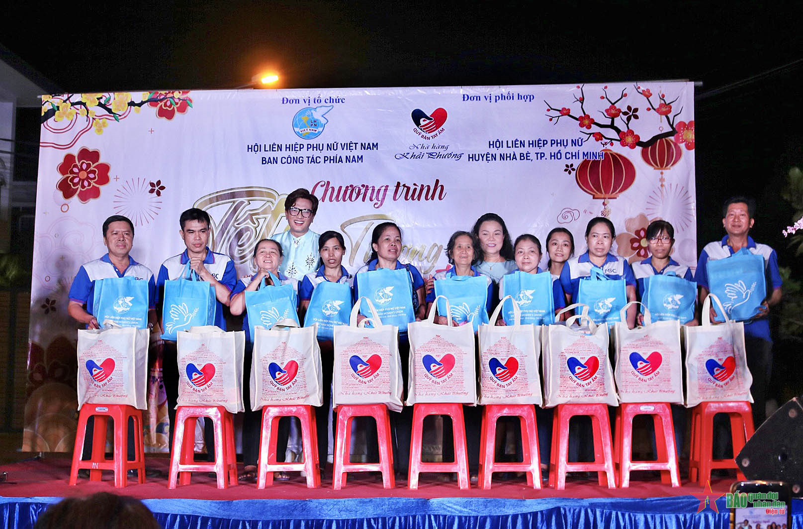 300 phần quà “Tết yêu thương” đến với nữ công nhân huyện Nhà Bè