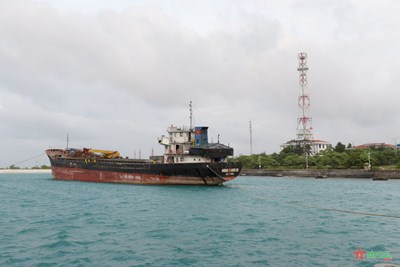 Gallery - 	Vững chãi Trường Sa - Bài 3: âu tàu làm giàu huyện đảo