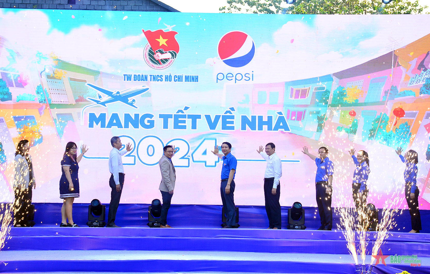 Trung ương Đoàn phối hợp đưa gần 5.000 sinh viên, công nhân về quê đón Tết