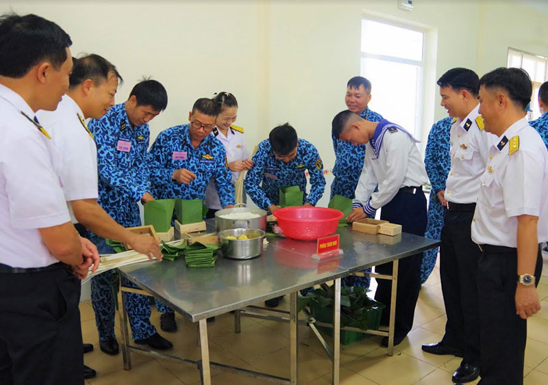 Bộ đội tàu ngầm đón Tết Giáp Thìn