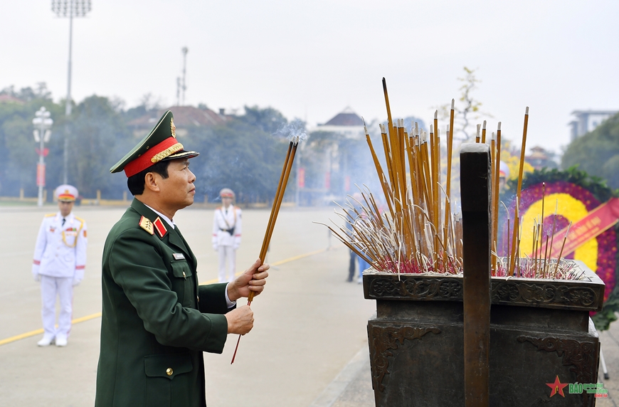 View - 	Thượng tướng Nguyễn Tân Cương viếng Chủ tịch Hồ Chí Minh