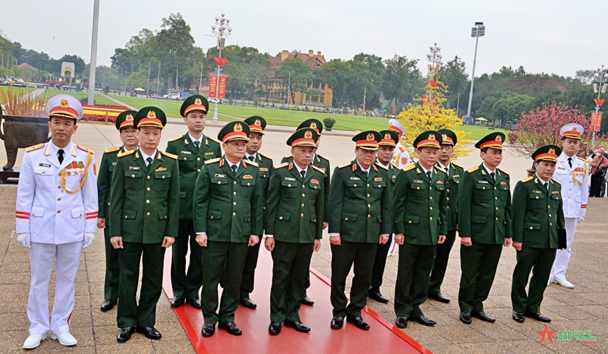 Lãnh đạo Tổng cục Chính trị Quân đội nhân dân Việt Nam vào Lăng viếng Chủ tịch Hồ Chí Minh và thăm, chúc Tết các đơn vị