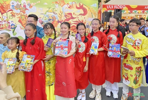 TP Hồ Chí Minh: Hơn 16.000 quyển sách được “lì xì” đến bạn đọc, du khách