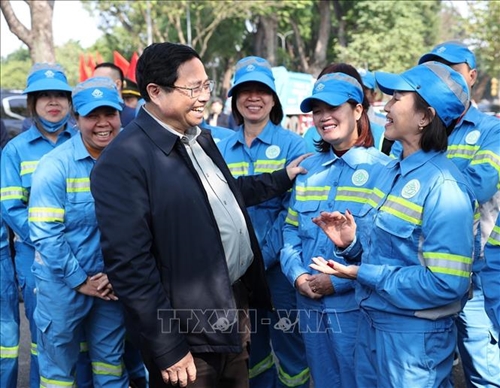 Thủ tướng Phạm Minh Chính thăm, chúc Tết công nhân, người lao động, lực lượng trực Tết tại Hà Nội