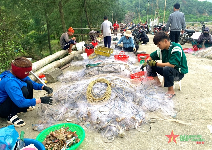 Ngư dân Hà Tĩnh phấn khởi bám biển đầu năm mới