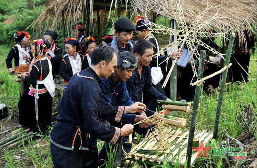 Giữ cho “hồn” dân tộc Khơ Mú bay xa