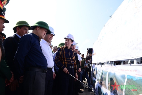 Phó thủ tướng Trần Hồng Hà kiểm tra dự án cao tốc Bắc - Nam