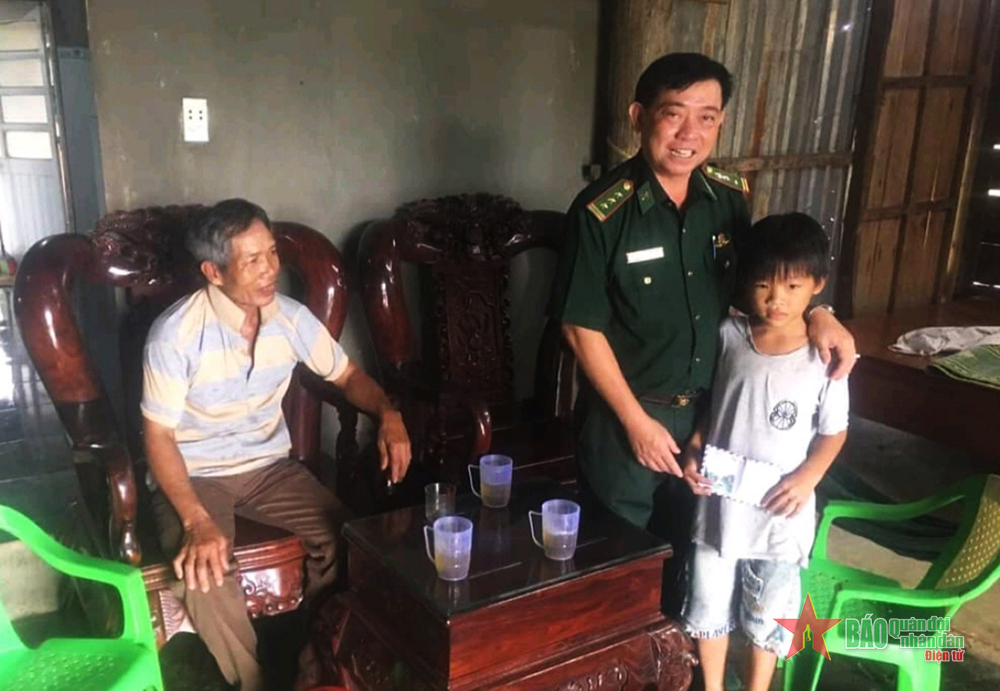 Ấm lòng dân bản