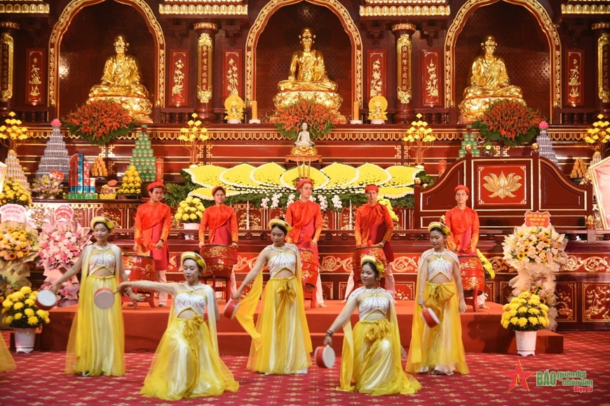 <a title="Báo Quân đội nhân dân | Tin tức quân đội, quốc phòng | Bảo vệ Tổ quốc" style="text-align:center;" href="https://www.qdnd.vn"><img src="https://file3.qdnd.vn/data/images/0/2021/08/11/linh/bannerv2.png" class="vllogo"></a>