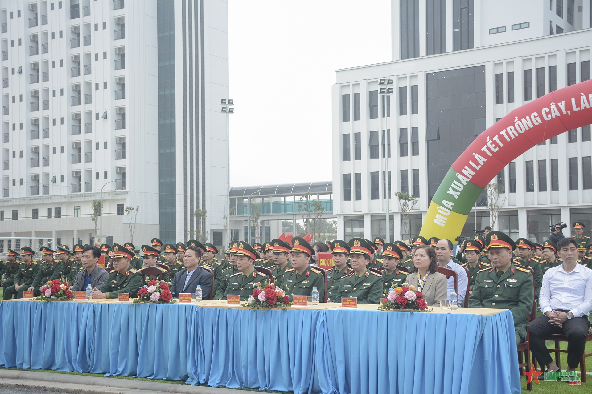 Nhấn vào ảnh để phóng to <a title="Báo Quân đội nhân dân | Tin tức quân đội, quốc phòng | Bảo vệ Tổ quốc" style="text-align:center;" href="https://www.qdnd.vn"><img src="https://file3.qdnd.vn/data/images/0/2021/08/11/linh/bannerv2.png?w=1130" class="vllogo"></a>