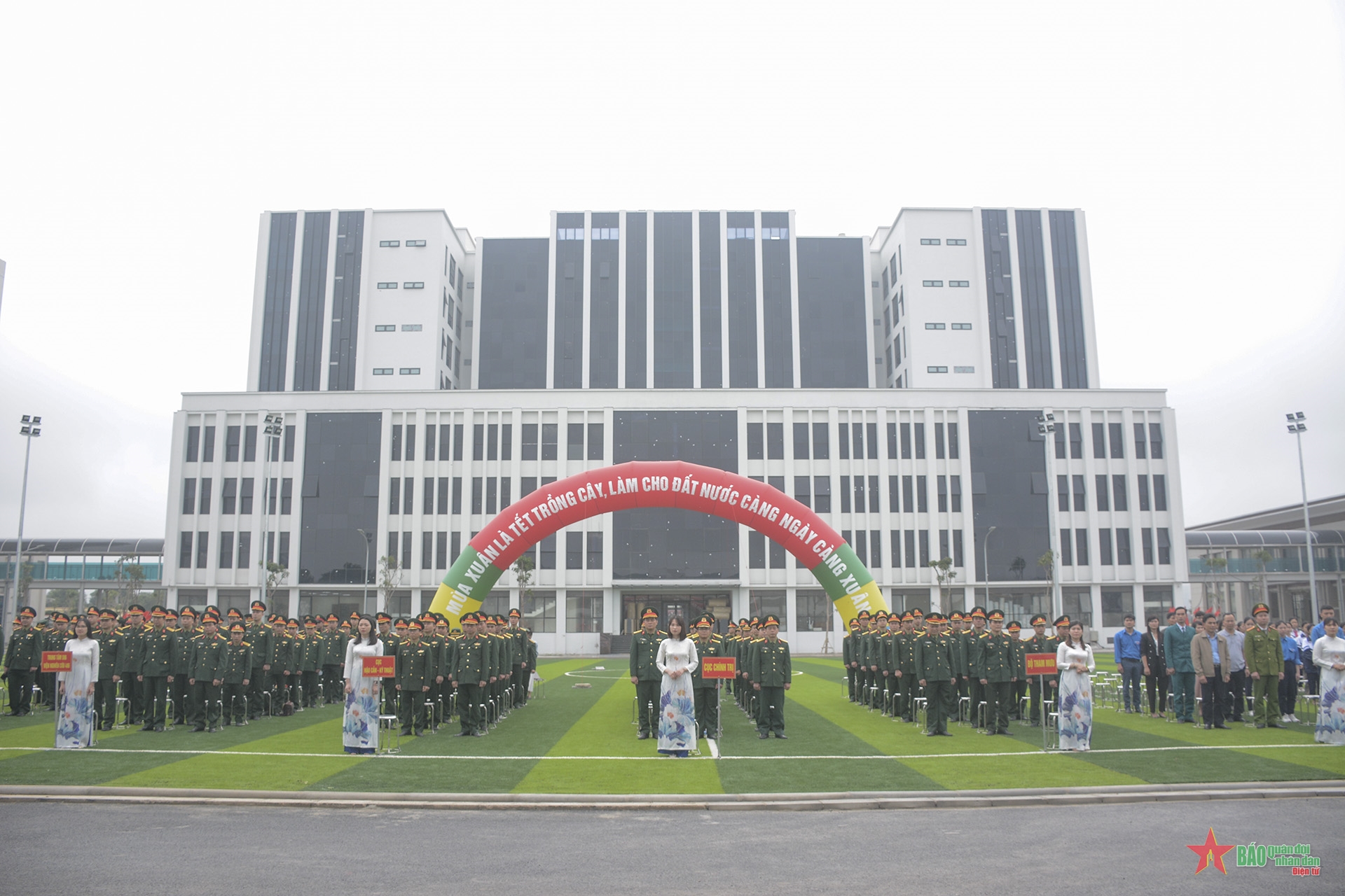 Nhấn vào ảnh để phóng to <a title="Báo Quân đội nhân dân | Tin tức quân đội, quốc phòng | Bảo vệ Tổ quốc" style="text-align:center;" href="https://www.qdnd.vn"><img src="https://file3.qdnd.vn/data/images/0/2021/08/11/linh/bannerv2.png?w=1130" class="vllogo"></a>