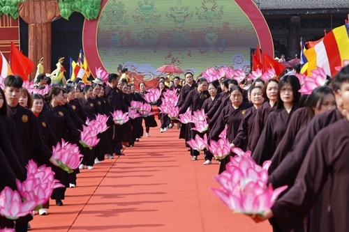 Phó chủ tịch nước Võ Thị Ánh Xuân dự lễ khai hội chùa Tam Chúc

