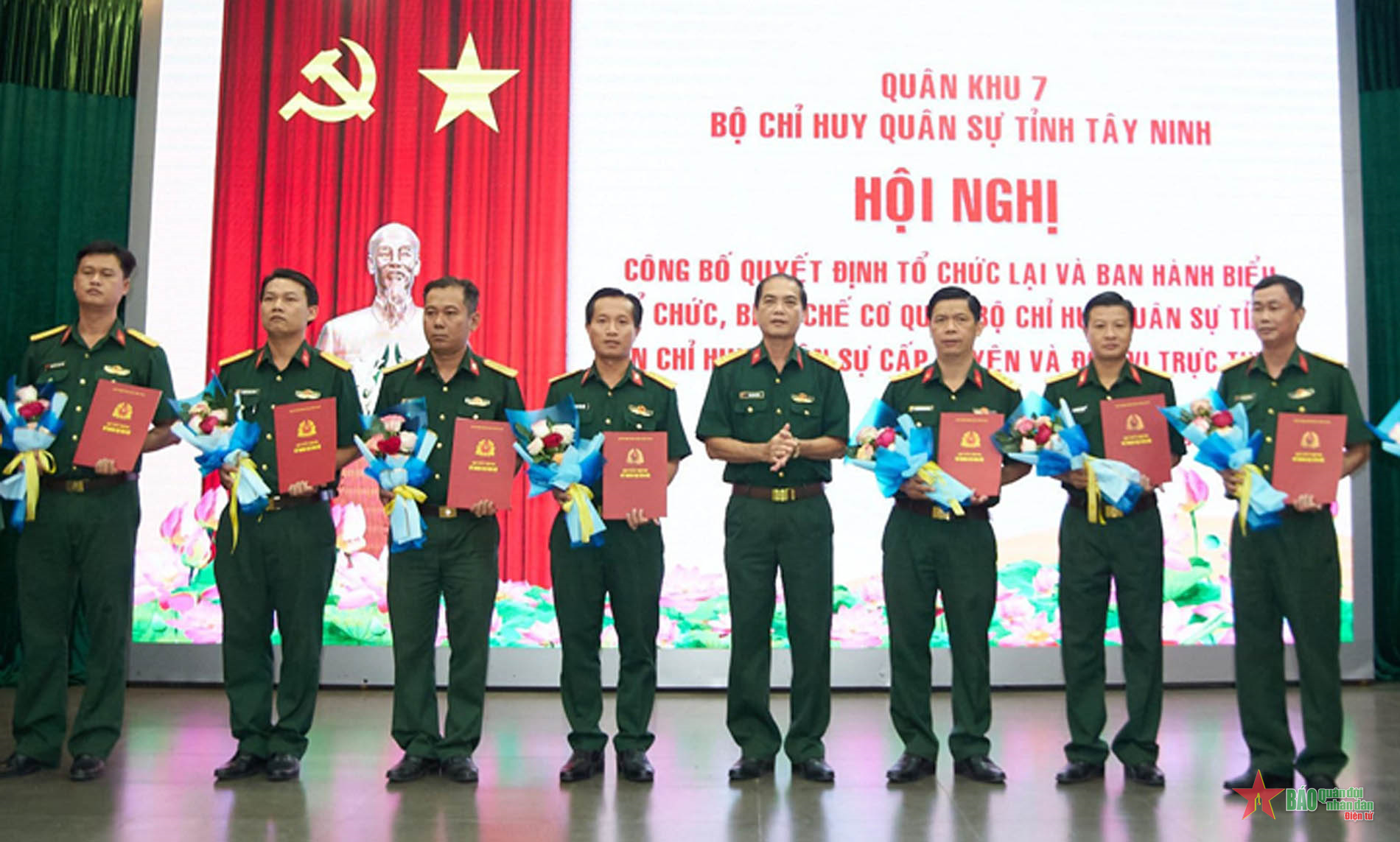 Bộ CHQS tỉnh Tây Ninh công bố các quyết định tổ chức lại cơ quan, đơn vị